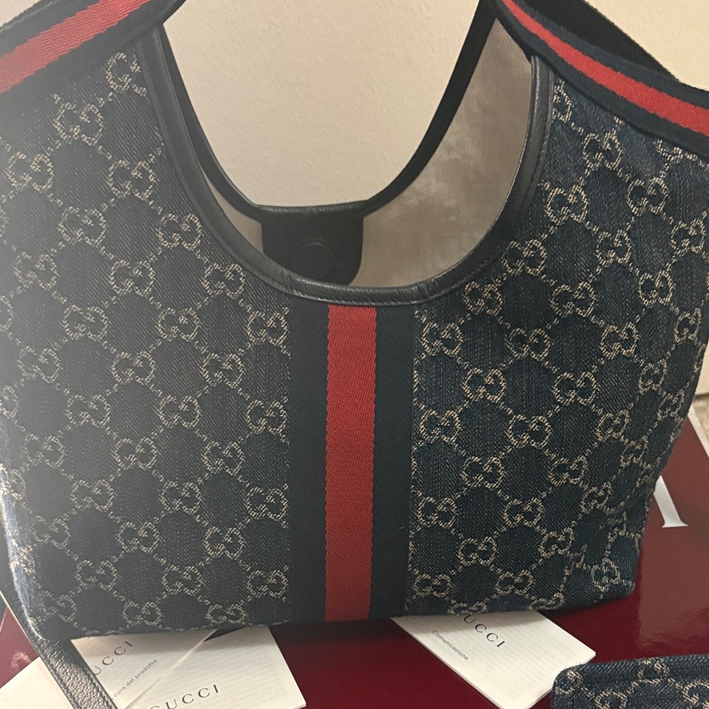 Gucci Black and Red Shoulder Bag - Picture 10 of 16